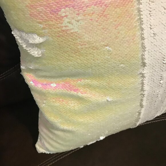 Bed Bath & Beyond * Iridescent Pink White Flip Sequin Pillow Cute Girl's Bedroom - Picture 5 of 9